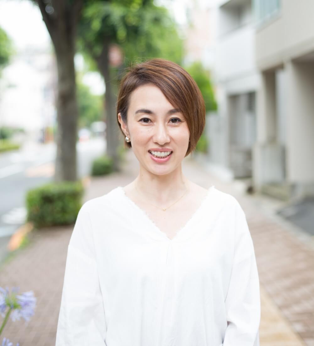 カフェオーナー戸村真琴